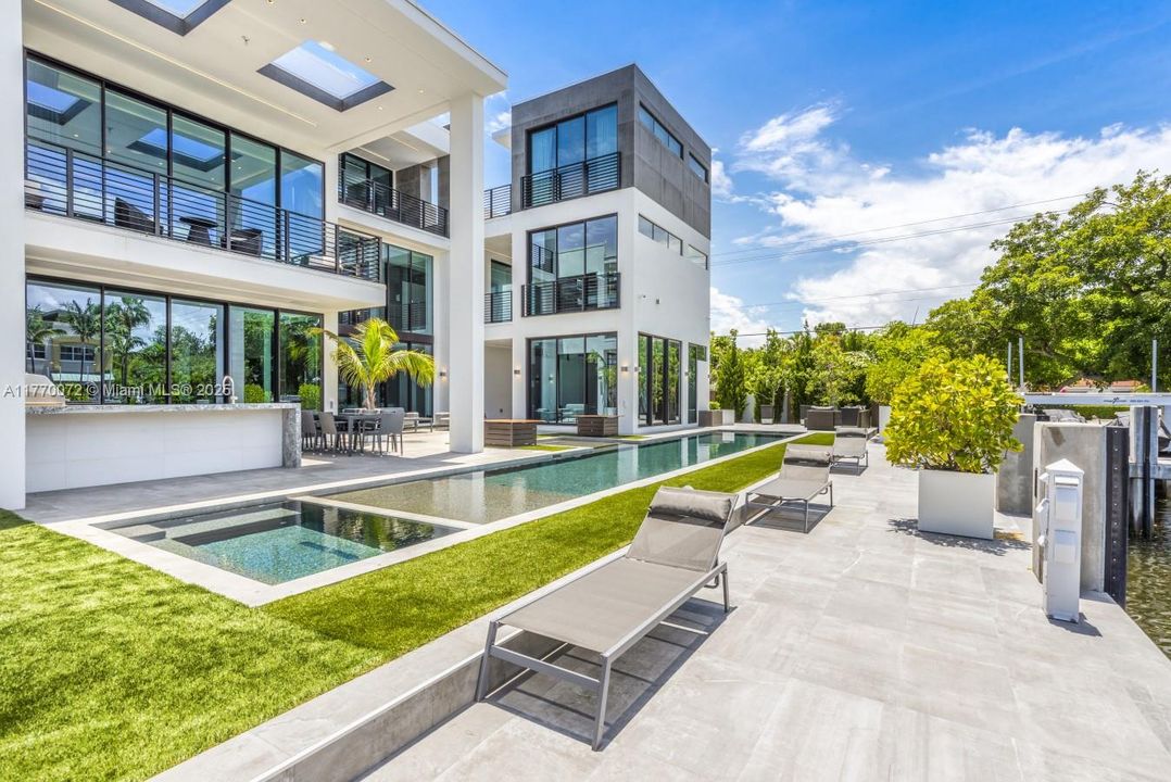 For Rent: $60,000 (7 beds, 7 baths, 7723 Square Feet)