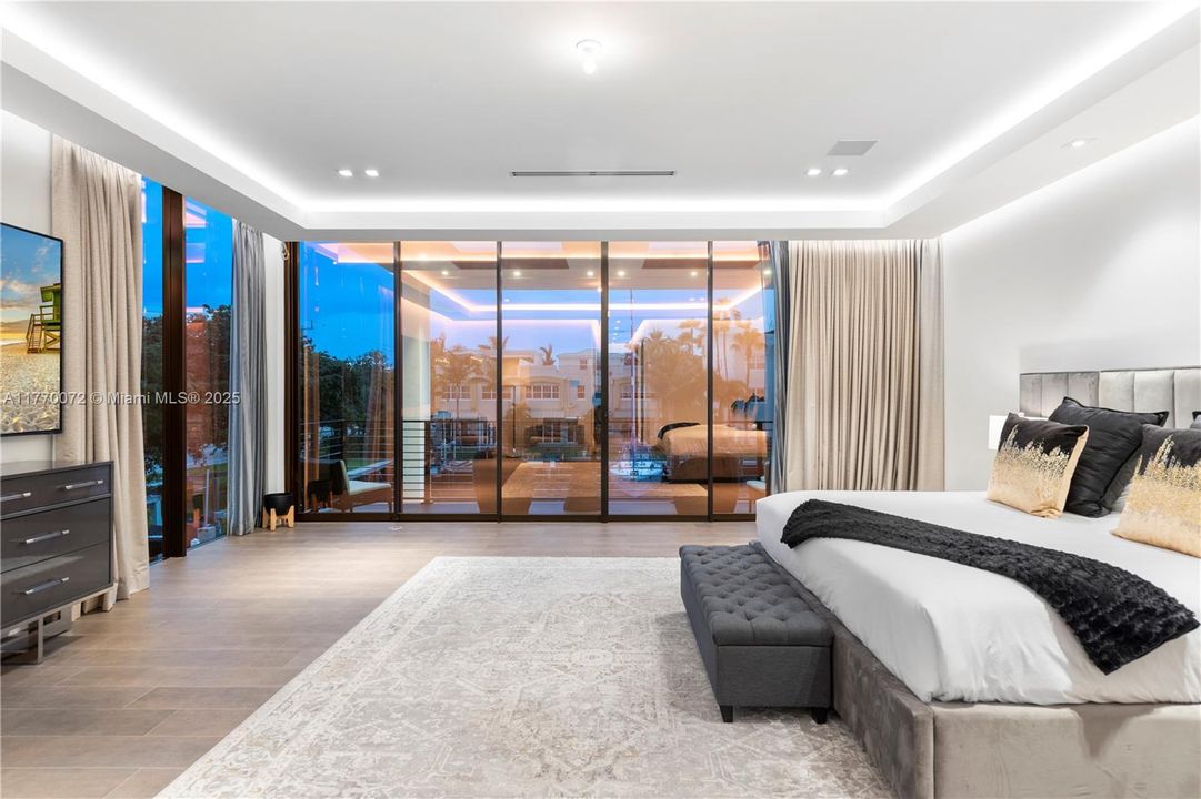 For Rent: $60,000 (7 beds, 7 baths, 7723 Square Feet)