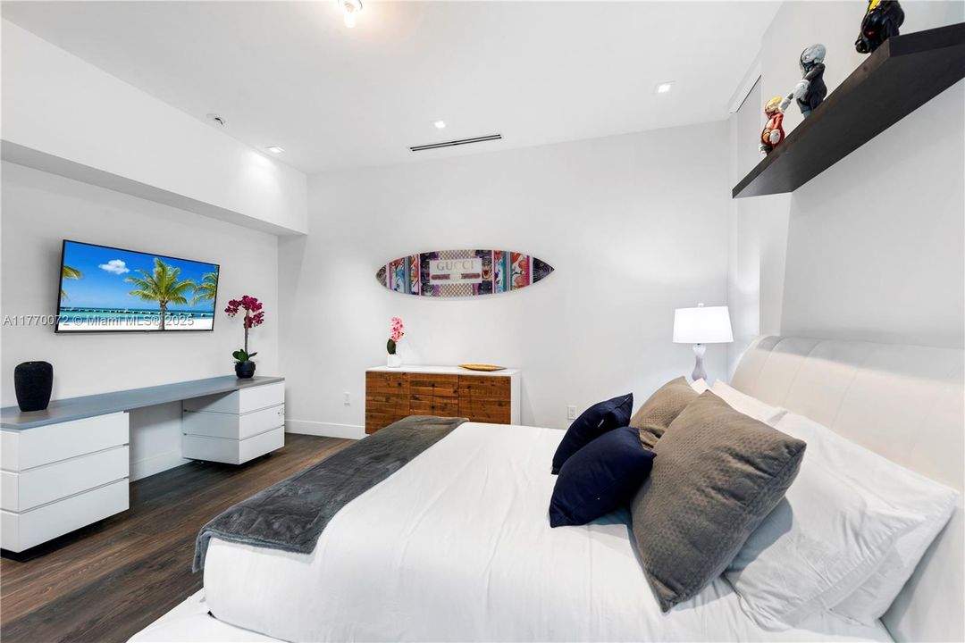 For Rent: $60,000 (7 beds, 7 baths, 7723 Square Feet)