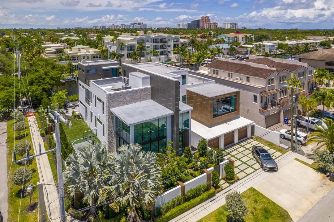 For Rent: $60,000 (7 beds, 7 baths, 7723 Square Feet)