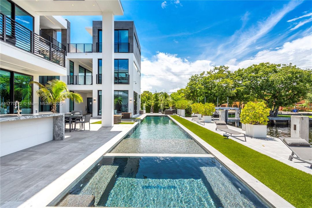 For Rent: $60,000 (7 beds, 7 baths, 7723 Square Feet)