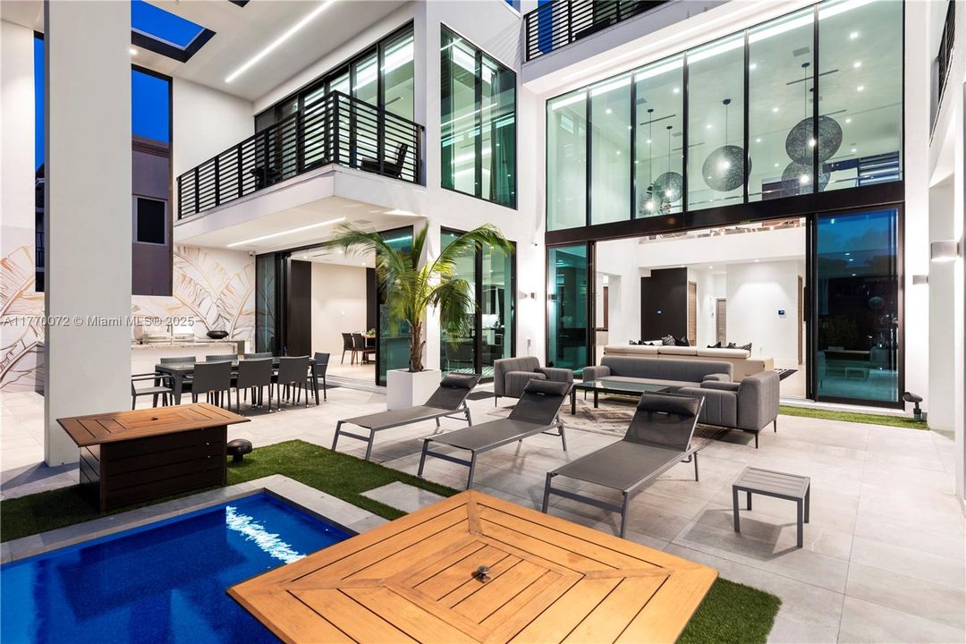 For Rent: $60,000 (7 beds, 7 baths, 7723 Square Feet)