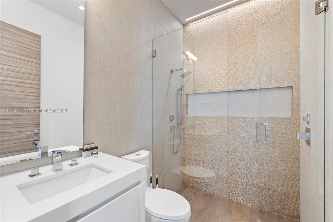 For Rent: $60,000 (7 beds, 7 baths, 7723 Square Feet)