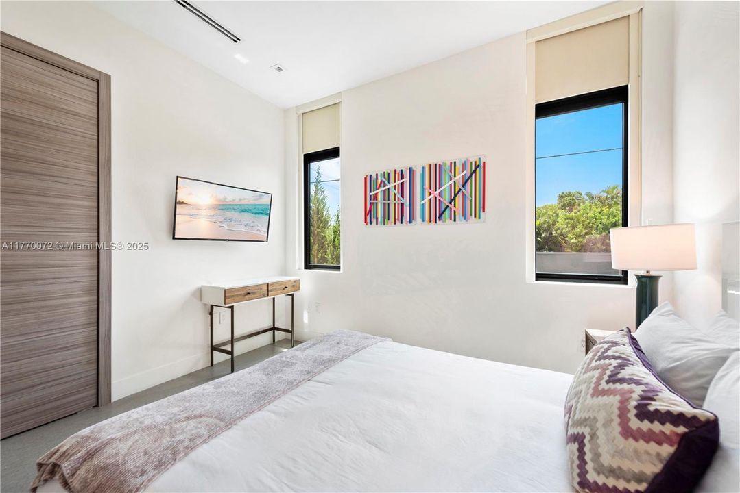 For Rent: $60,000 (7 beds, 7 baths, 7723 Square Feet)