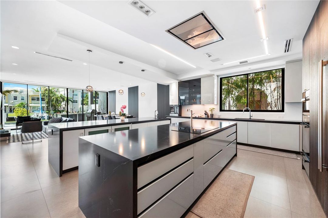 For Rent: $60,000 (7 beds, 7 baths, 7723 Square Feet)