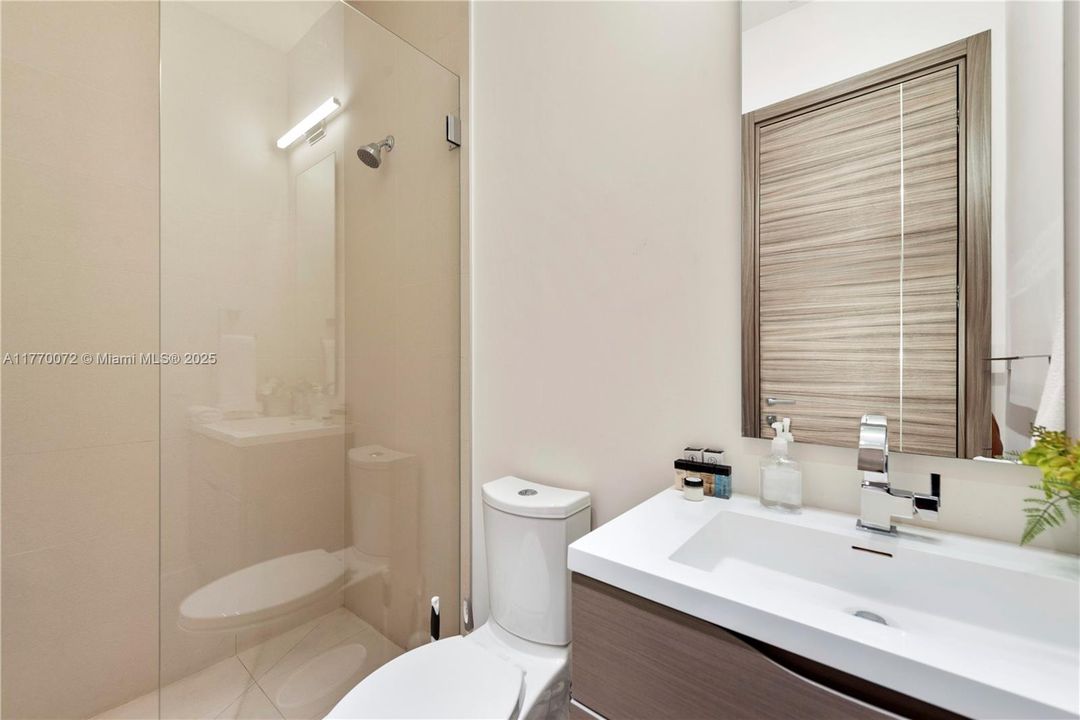 For Rent: $60,000 (7 beds, 7 baths, 7723 Square Feet)