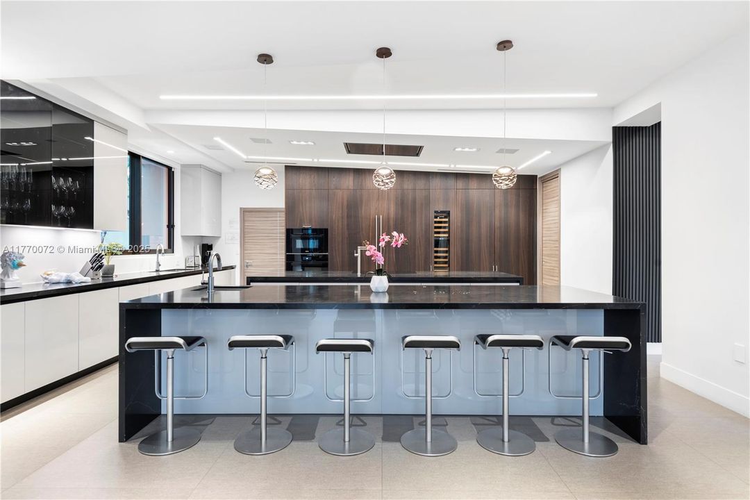 For Rent: $60,000 (7 beds, 7 baths, 7723 Square Feet)