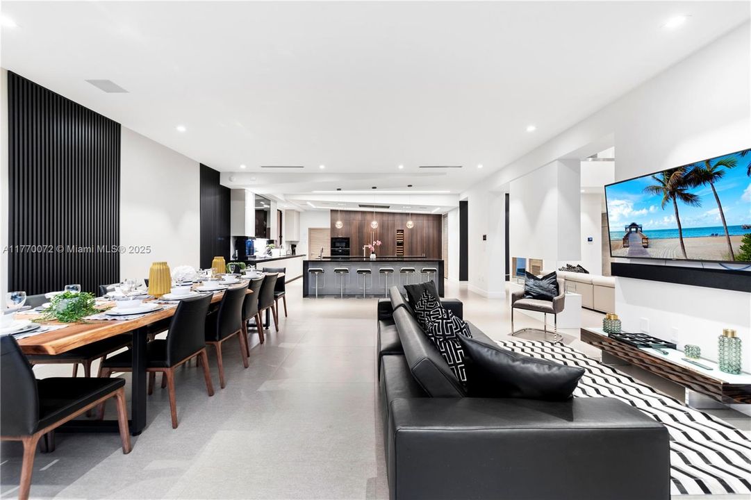 For Rent: $60,000 (7 beds, 7 baths, 7723 Square Feet)