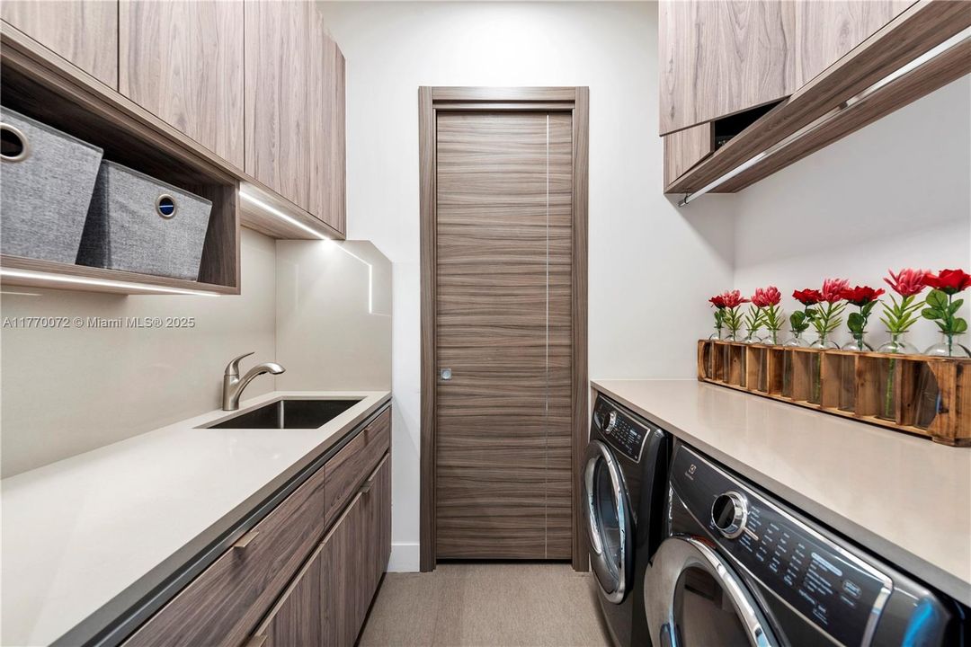 For Rent: $60,000 (7 beds, 7 baths, 7723 Square Feet)