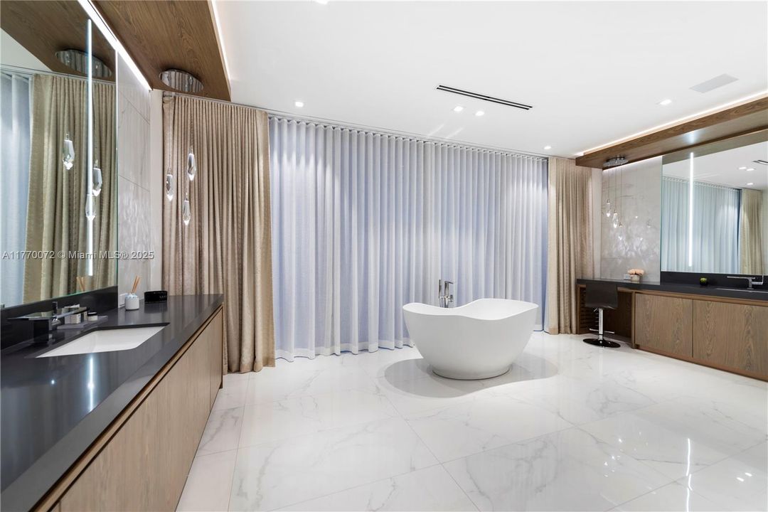 For Rent: $60,000 (7 beds, 7 baths, 7723 Square Feet)