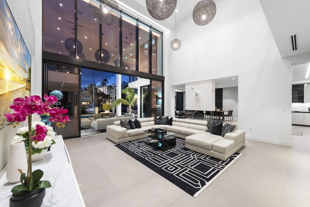 For Rent: $60,000 (7 beds, 7 baths, 7723 Square Feet)