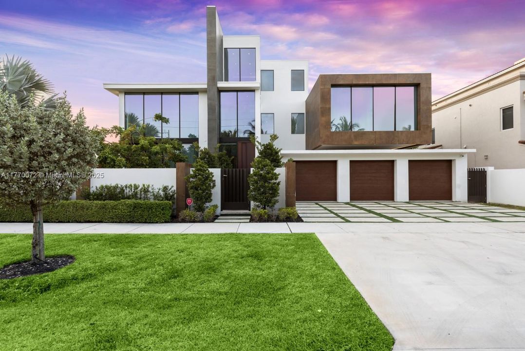 For Rent: $60,000 (7 beds, 7 baths, 7723 Square Feet)