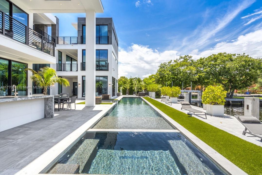 For Rent: $60,000 (7 beds, 7 baths, 7723 Square Feet)