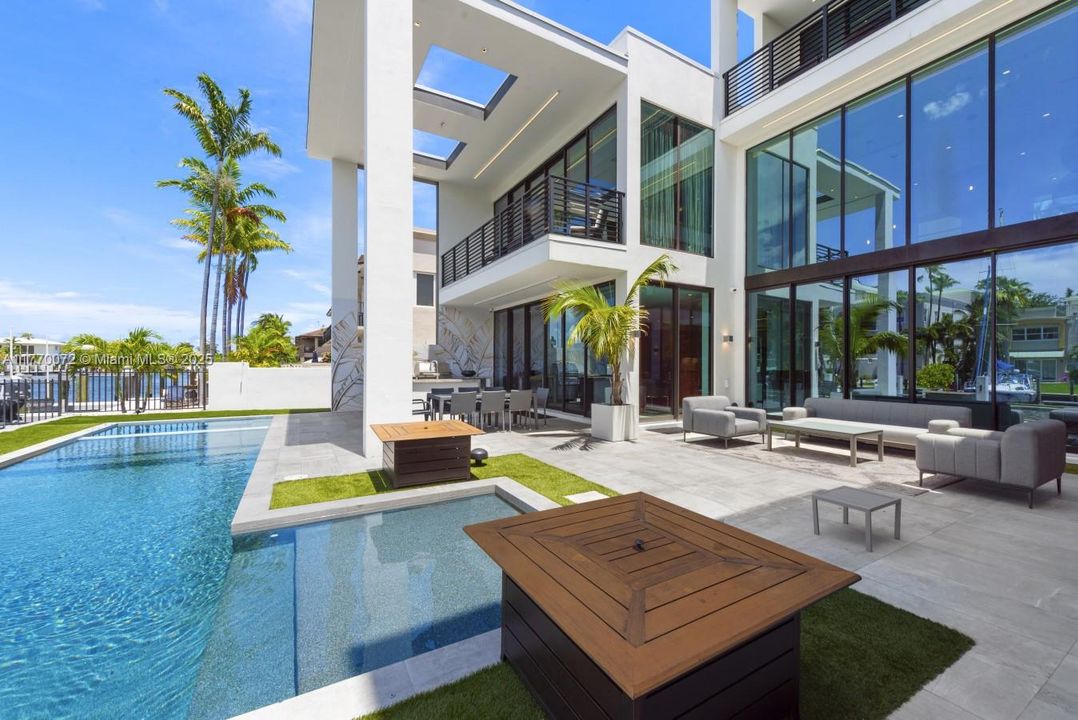 For Rent: $60,000 (7 beds, 7 baths, 7723 Square Feet)