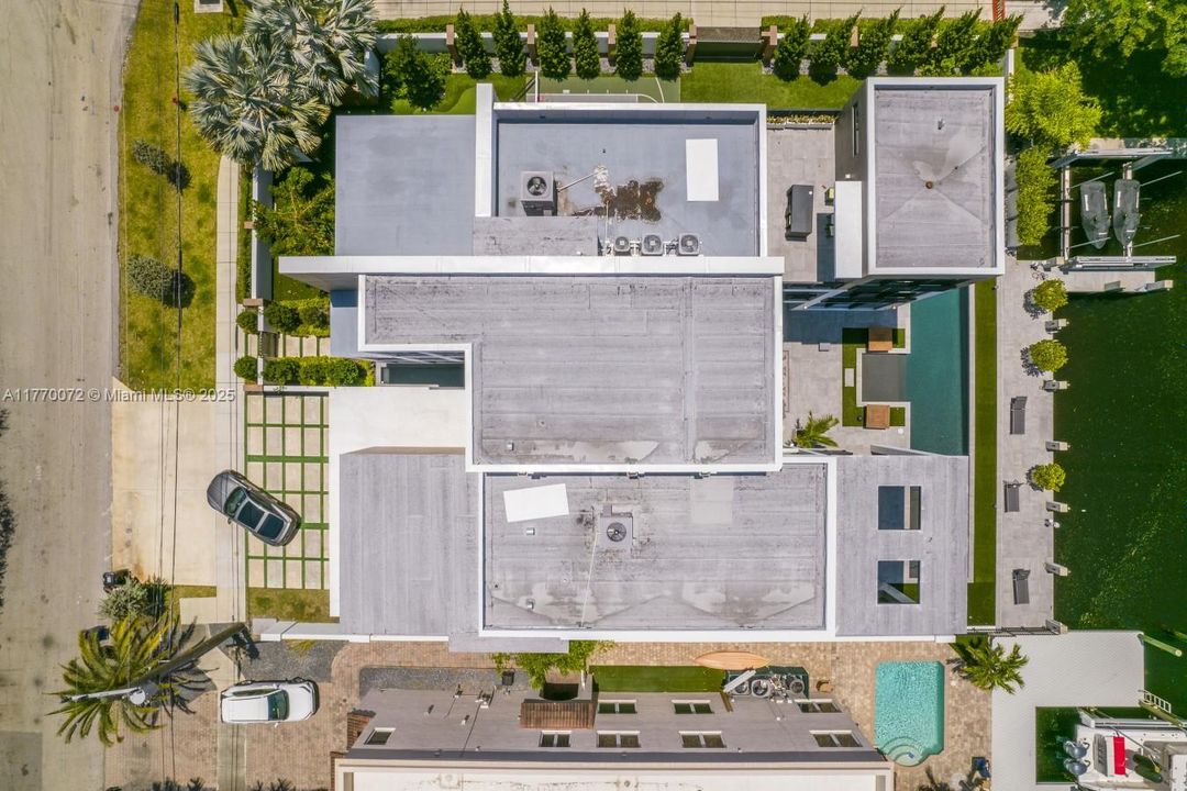 For Rent: $60,000 (7 beds, 7 baths, 7723 Square Feet)