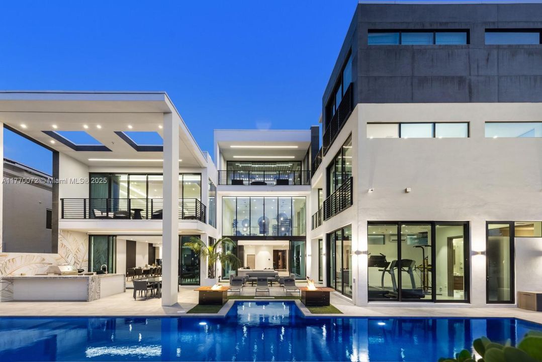 For Rent: $60,000 (7 beds, 7 baths, 7723 Square Feet)