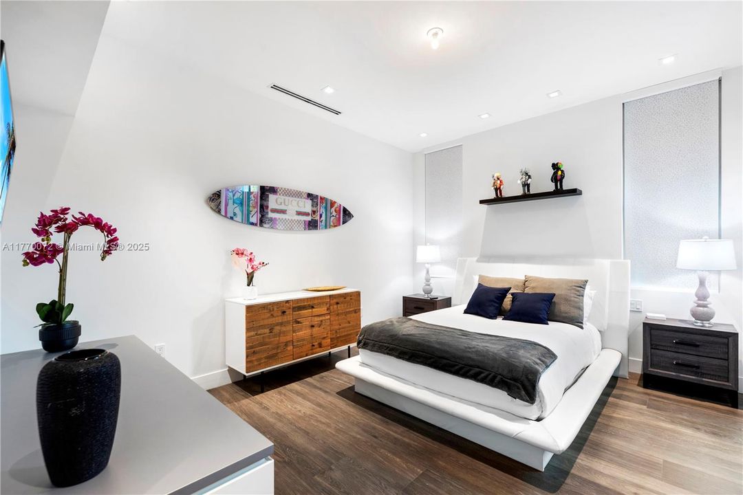 For Rent: $60,000 (7 beds, 7 baths, 7723 Square Feet)