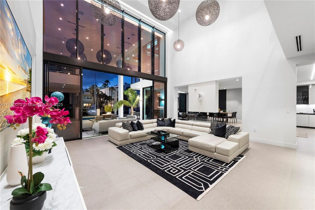 For Rent: $60,000 (7 beds, 7 baths, 7723 Square Feet)