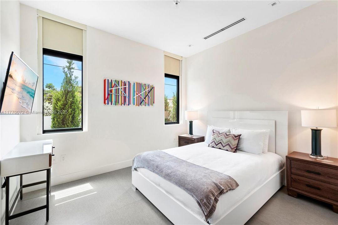 For Rent: $60,000 (7 beds, 7 baths, 7723 Square Feet)