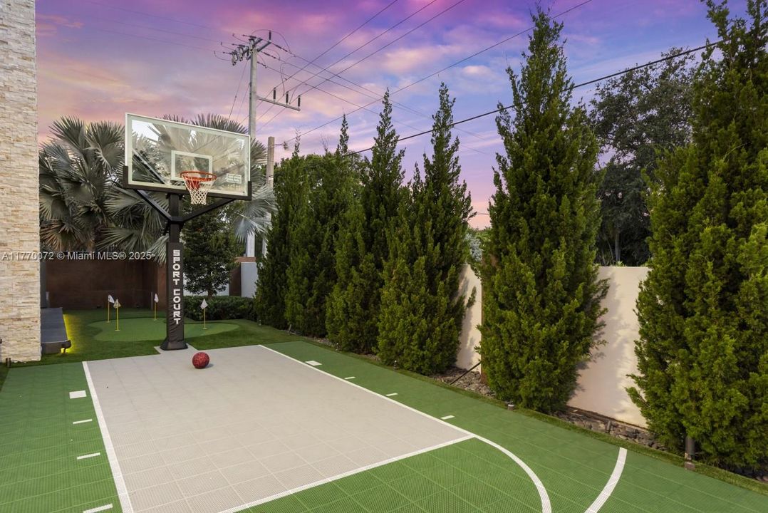 For Rent: $60,000 (7 beds, 7 baths, 7723 Square Feet)