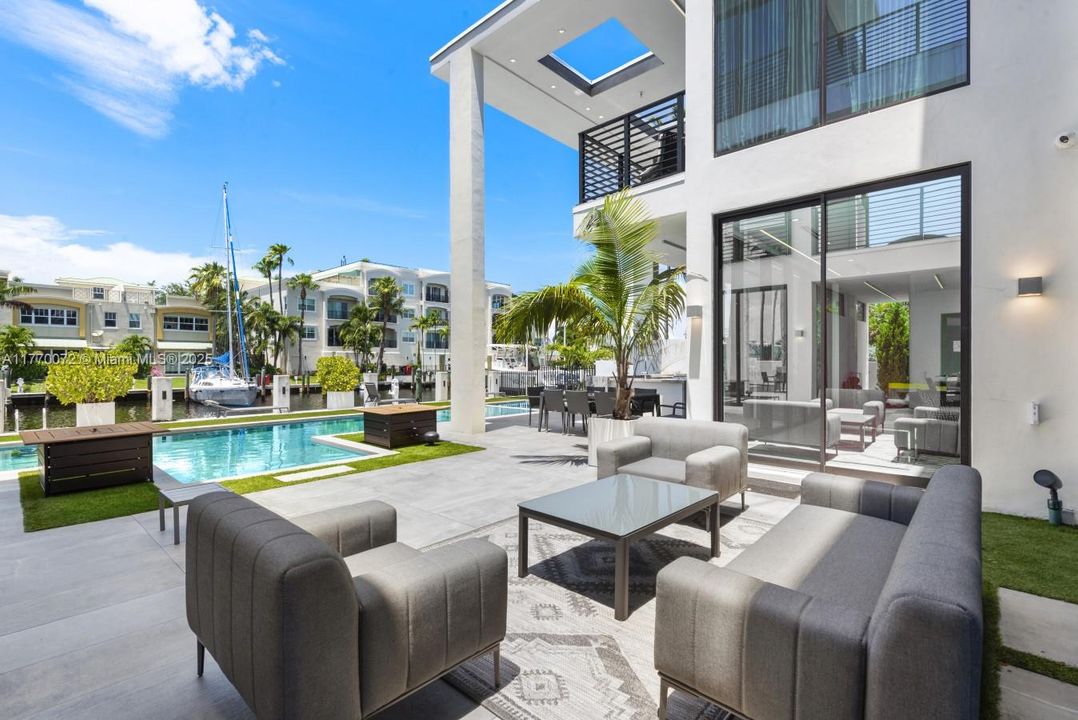 For Rent: $60,000 (7 beds, 7 baths, 7723 Square Feet)