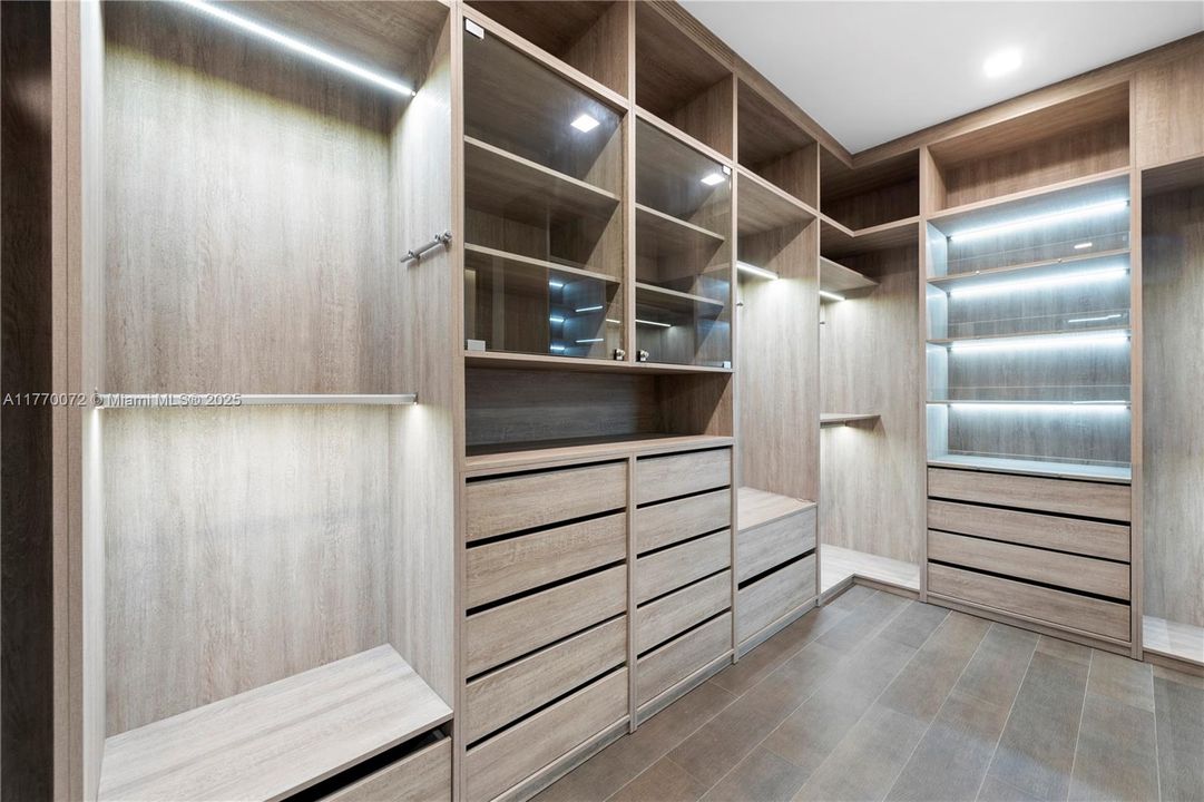 For Rent: $60,000 (7 beds, 7 baths, 7723 Square Feet)