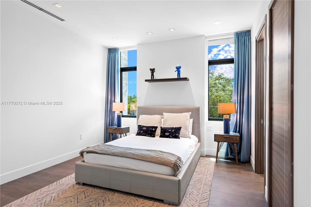 For Rent: $60,000 (7 beds, 7 baths, 7723 Square Feet)