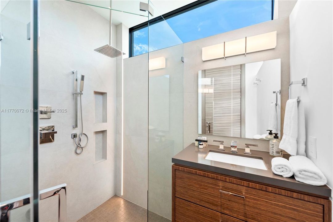 For Rent: $60,000 (7 beds, 7 baths, 7723 Square Feet)