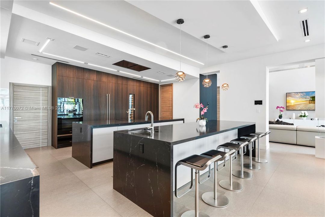 For Rent: $60,000 (7 beds, 7 baths, 7723 Square Feet)