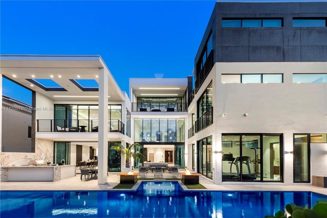 For Rent: $60,000 (7 beds, 7 baths, 7723 Square Feet)