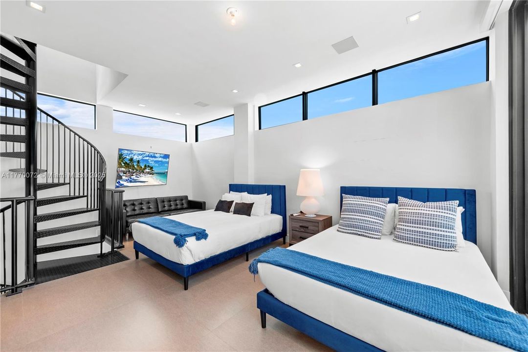 For Rent: $60,000 (7 beds, 7 baths, 7723 Square Feet)