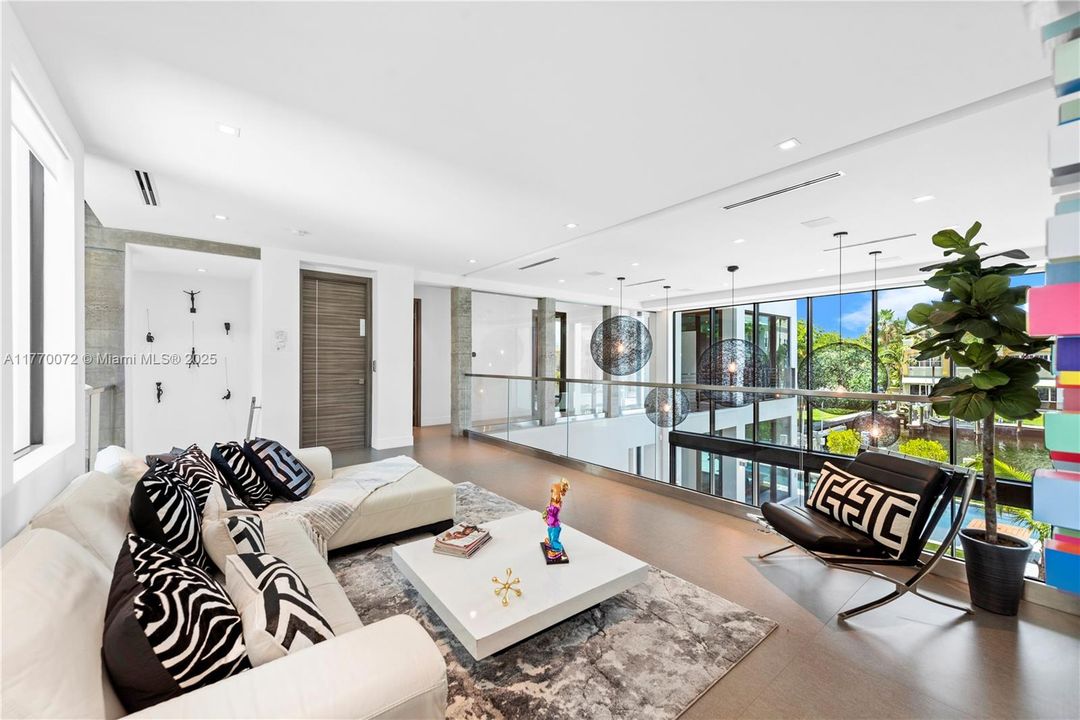 For Rent: $60,000 (7 beds, 7 baths, 7723 Square Feet)