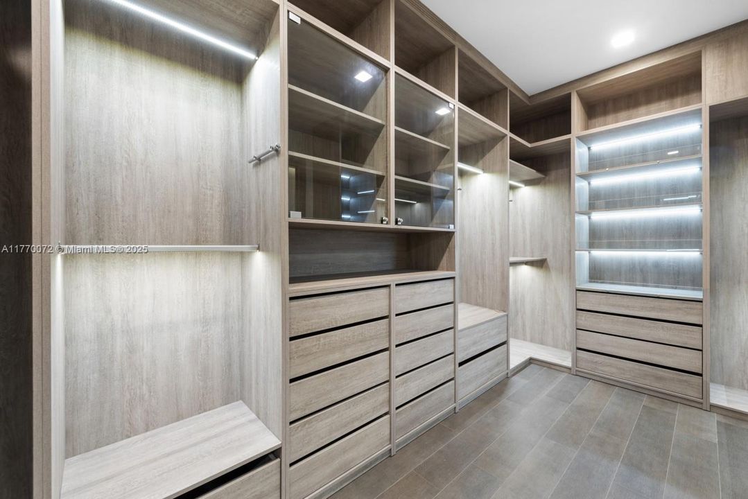 For Rent: $60,000 (7 beds, 7 baths, 7723 Square Feet)