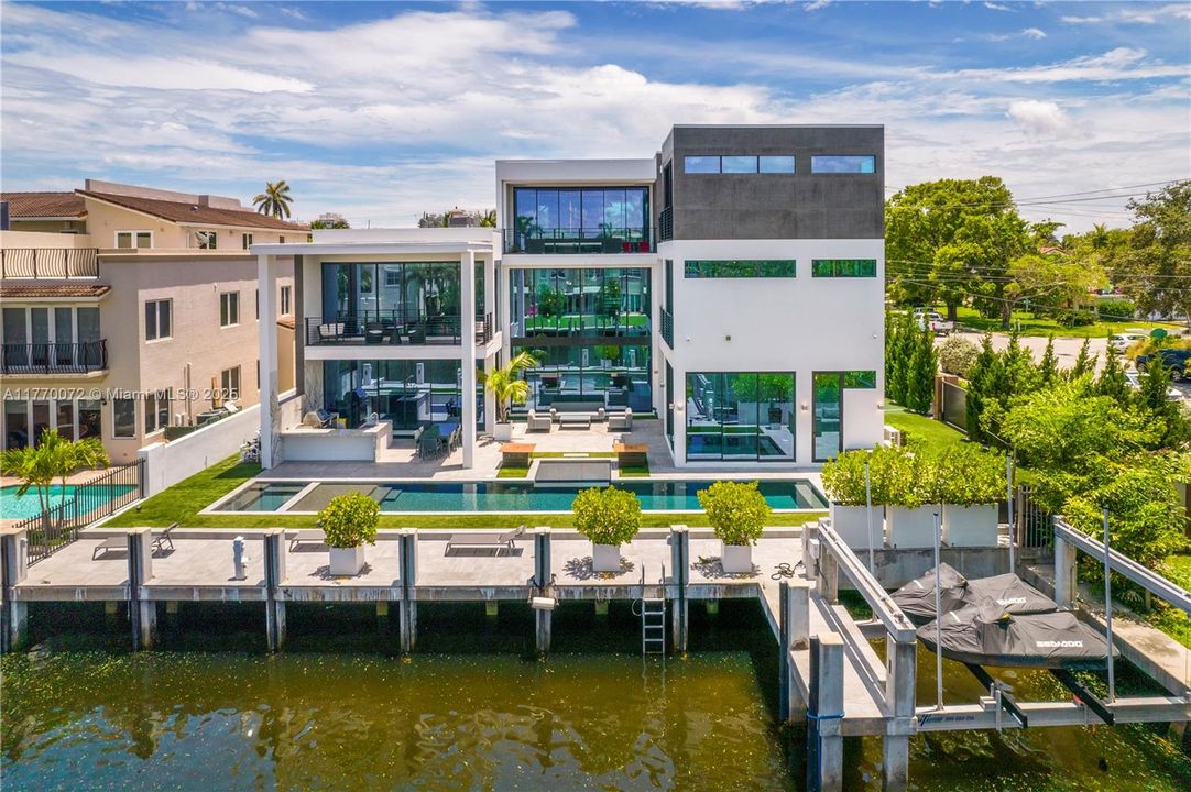 For Rent: $60,000 (7 beds, 7 baths, 7723 Square Feet)