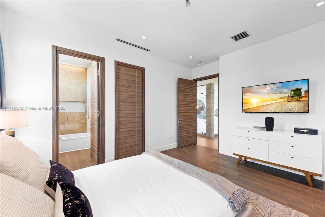 For Rent: $60,000 (7 beds, 7 baths, 7723 Square Feet)