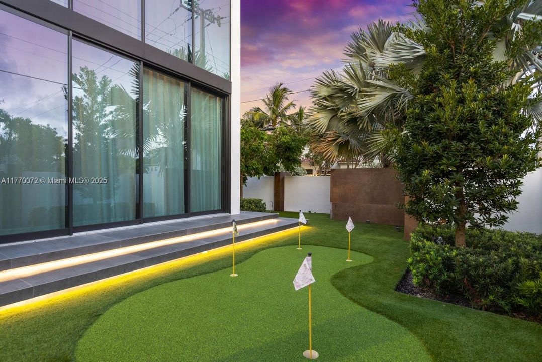 For Rent: $60,000 (7 beds, 7 baths, 7723 Square Feet)