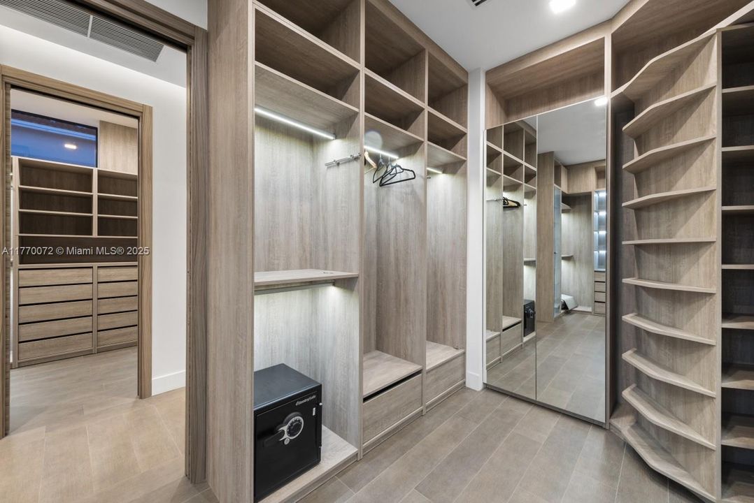 For Rent: $60,000 (7 beds, 7 baths, 7723 Square Feet)