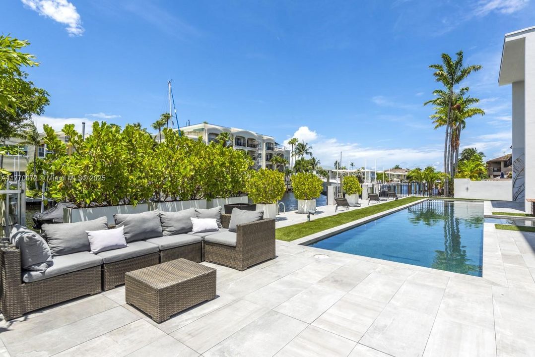 For Rent: $60,000 (7 beds, 7 baths, 7723 Square Feet)