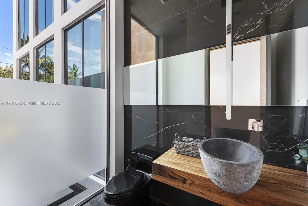 For Rent: $60,000 (7 beds, 7 baths, 7723 Square Feet)