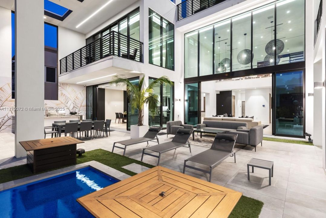 For Rent: $60,000 (7 beds, 7 baths, 7723 Square Feet)