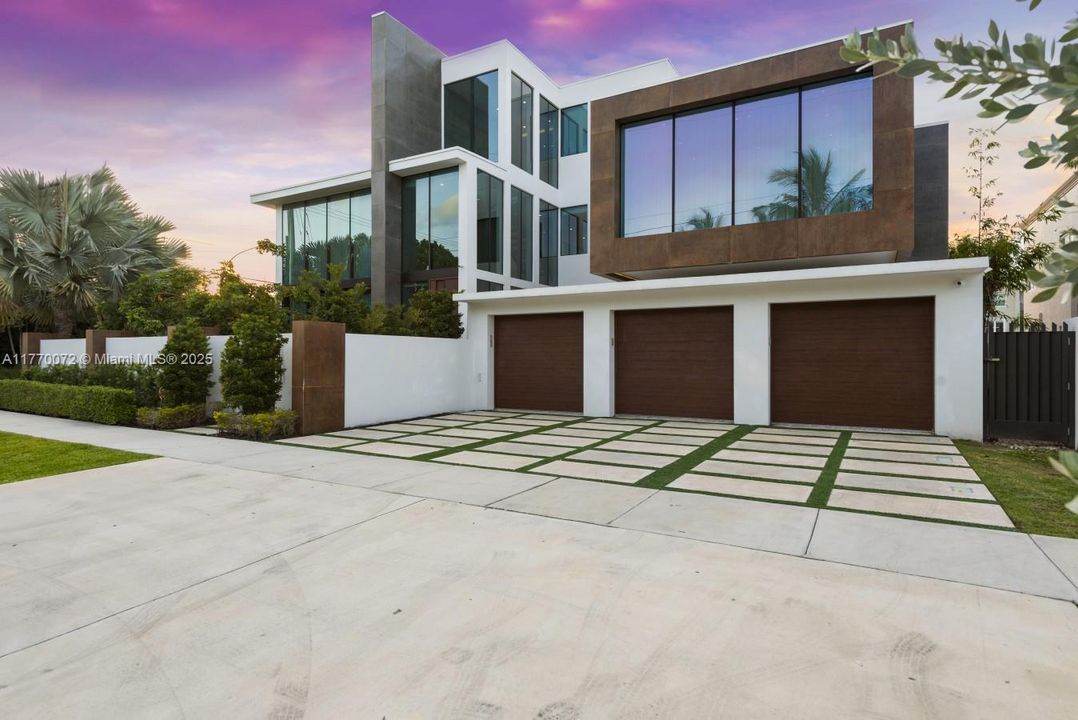 For Rent: $60,000 (7 beds, 7 baths, 7723 Square Feet)