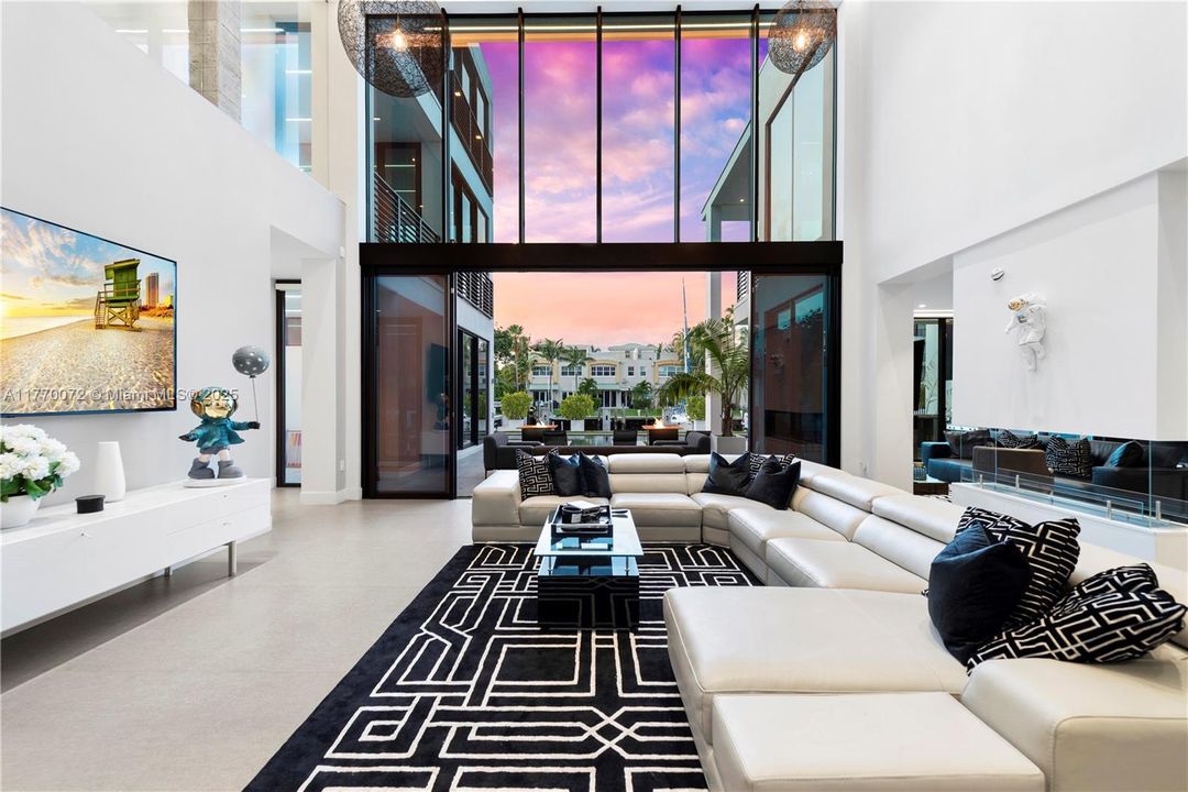 For Rent: $60,000 (7 beds, 7 baths, 7723 Square Feet)