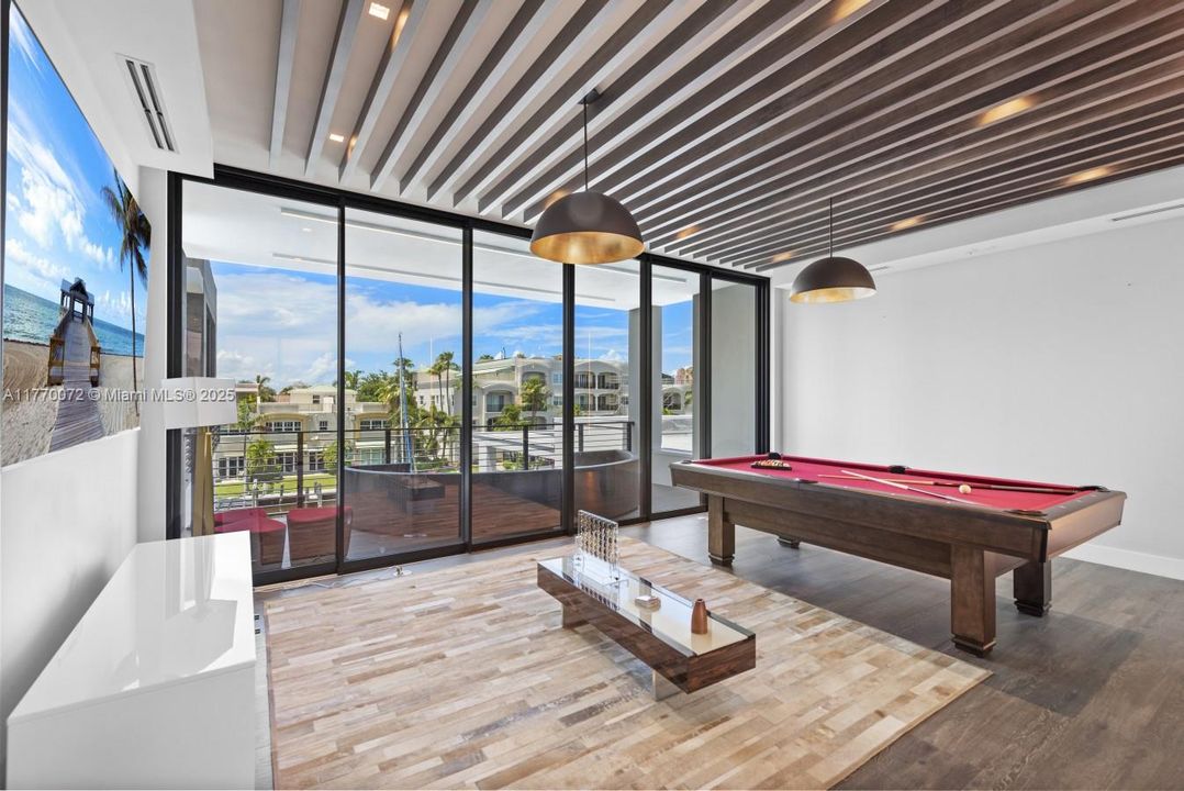 For Rent: $60,000 (7 beds, 7 baths, 7723 Square Feet)