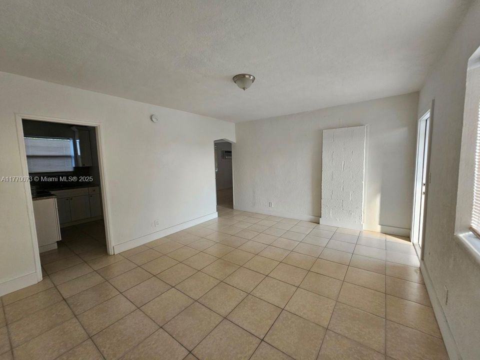 Recently Rented: $1,700 (1 beds, 1 baths, 0 Square Feet)