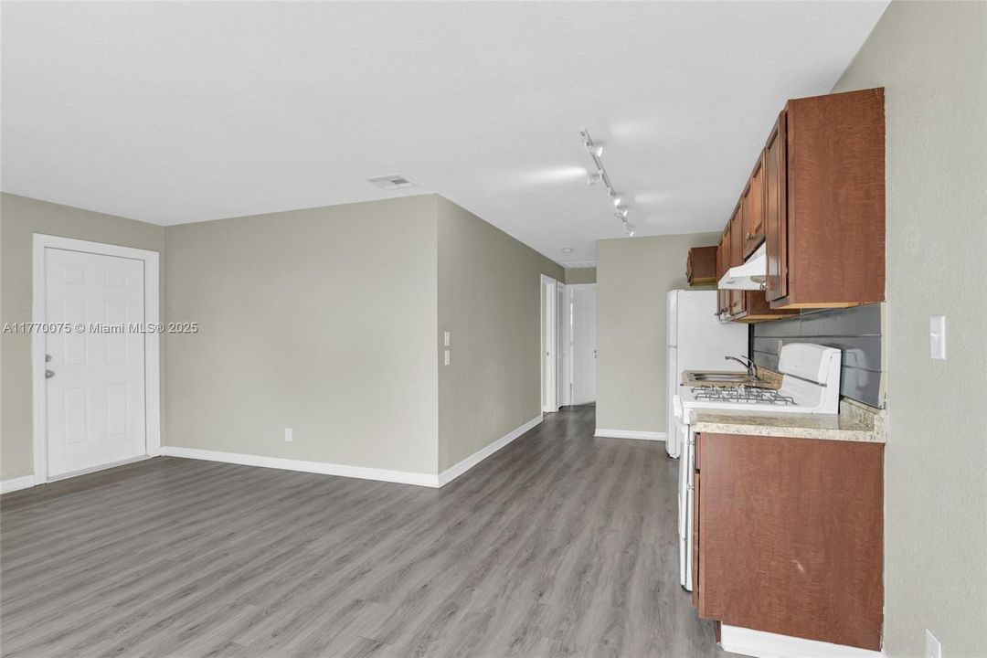 Недавно арендовано: $2,099 (2 спален, 1 ванн, 920 Квадратных фут)