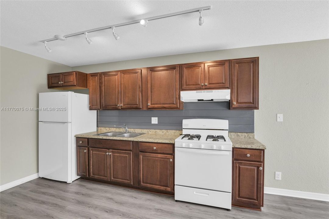 Недавно арендовано: $2,099 (2 спален, 1 ванн, 920 Квадратных фут)