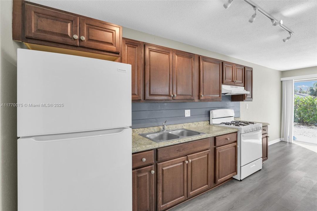 Недавно арендовано: $2,099 (2 спален, 1 ванн, 920 Квадратных фут)