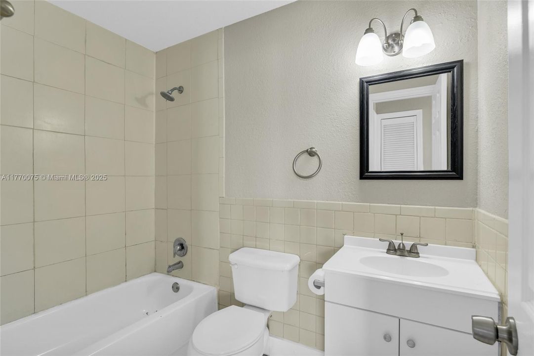 Недавно арендовано: $2,099 (2 спален, 1 ванн, 920 Квадратных фут)