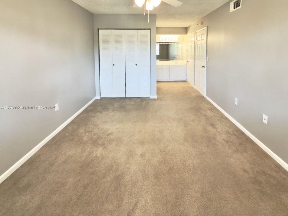 Recently Rented: $1,800 (1 beds, 1 baths, 707 Square Feet)