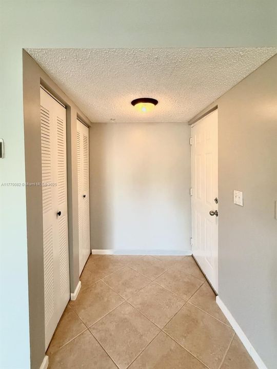 Recently Rented: $1,800 (1 beds, 1 baths, 707 Square Feet)